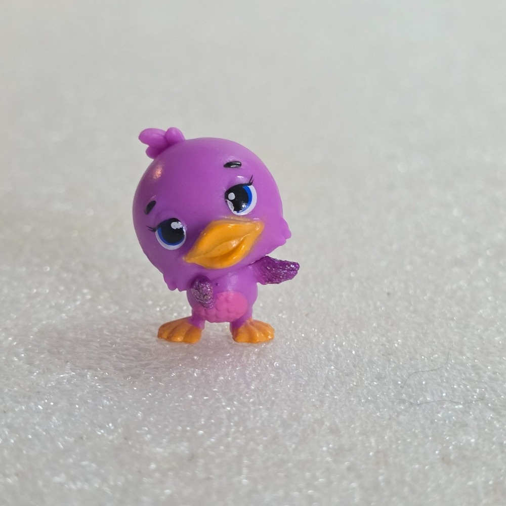 Spin Master Hatchimals CollEGGtibles Purple Duckle Duck Figure 1 inch PVC Toy